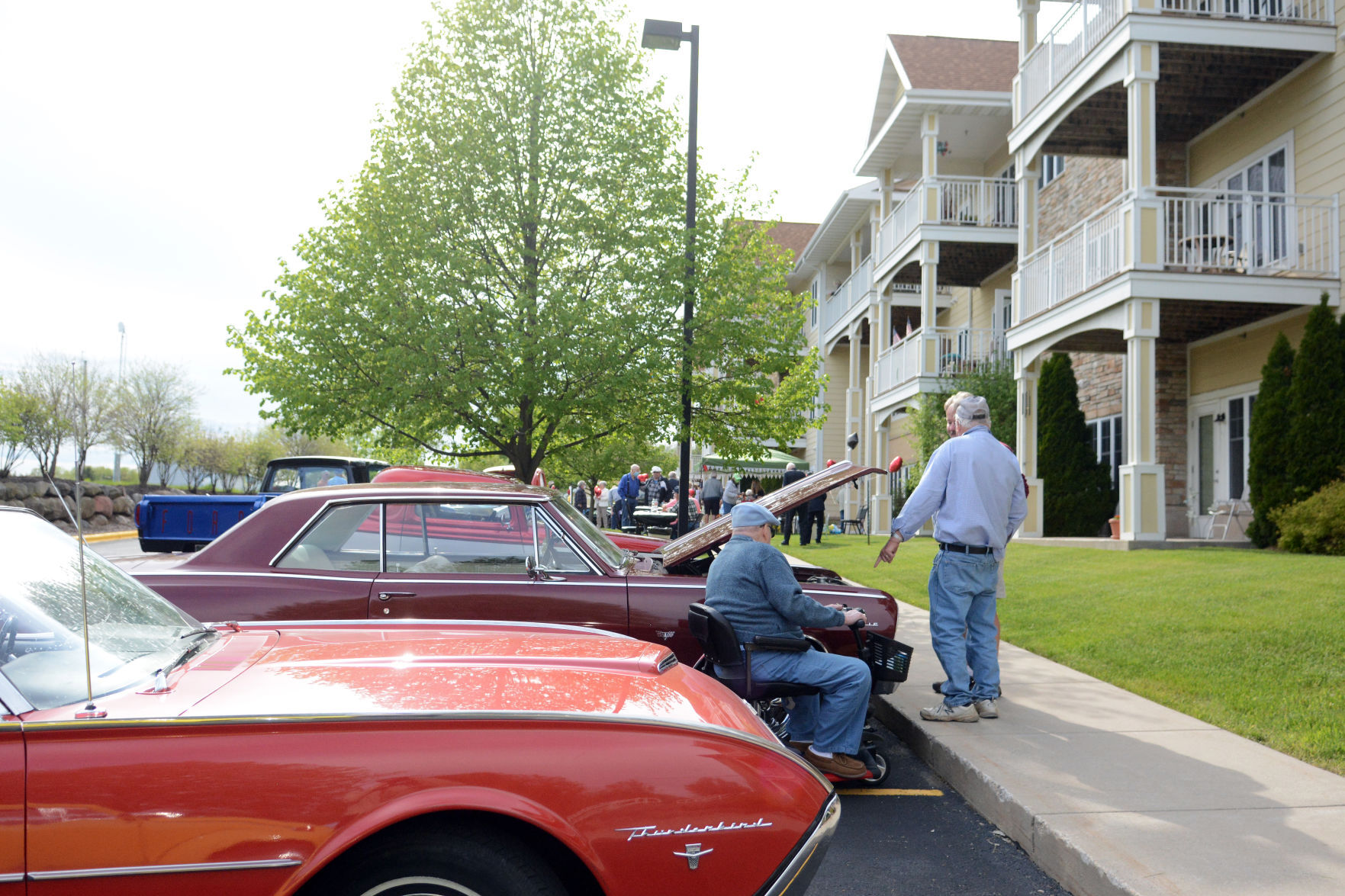 Oak Park Place classic car parade